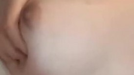 ✅要乖哦 不听话会被爸爸打屁股哦~把清纯美少女调教成自己的肉便器 项圈狗链 喝尿 圣水 已经是一个合格的小母狗了V (1)