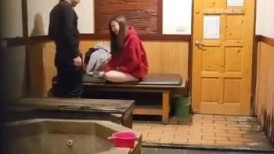 大神潜入高档洗浴中心情侣套间❤️偷窥纹身哥帮极品少妇抠鲍鱼洗BB顺带打一炮