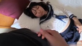 FC2 4932962 [无码] 18岁少女琉璃羽的私处散发着令人无法抗拒的香气——尽情享用她尚未成熟的身体吧！