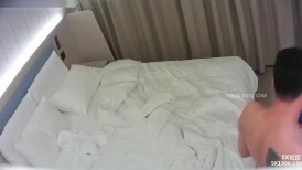 3-5流出酒店偷拍❤️半夜入住的情侣极品御姐刚进房间就被眼镜男扑倒扒光内射表情销魂