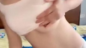 ❄106-最新，真实良家人妻【欲求不满小少妇】两口子家中做爱，气质出众小少妇，奶子大，眼镜反差，无套干两次！-2007